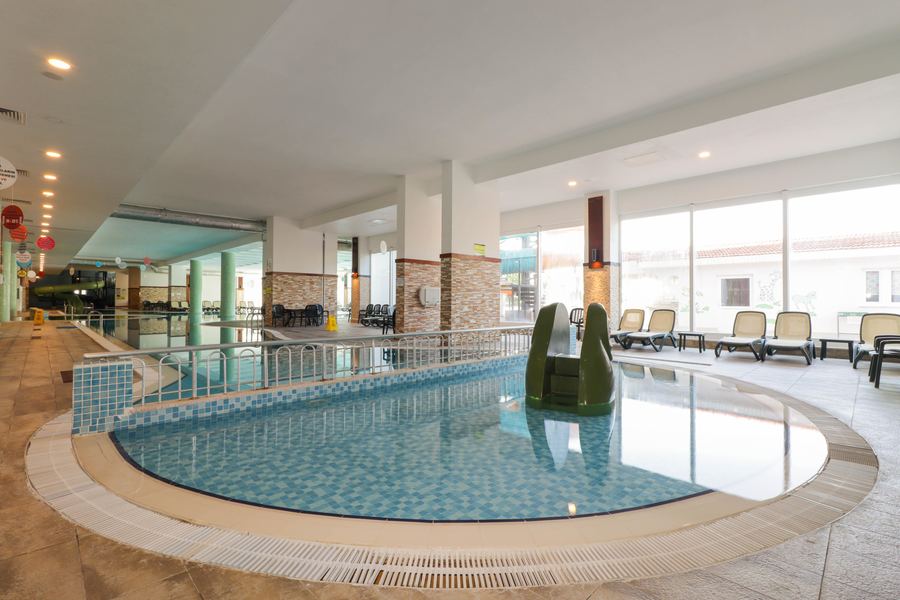 Sandıklı Thermal Park Resort Spa & Convention Center – görsel 5: Kapalı Havuz
